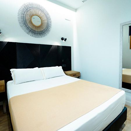 Aparthotel Luz De Gades - Suites Spa Gym - Adults Only Cadiz Bagian luar foto