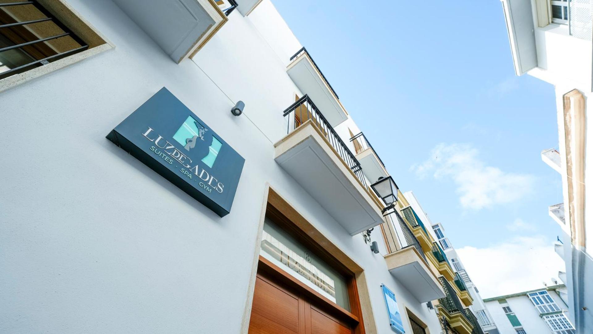Aparthotel Luz De Gades - Suites Spa Gym - Adults Only Cadiz Bagian luar foto